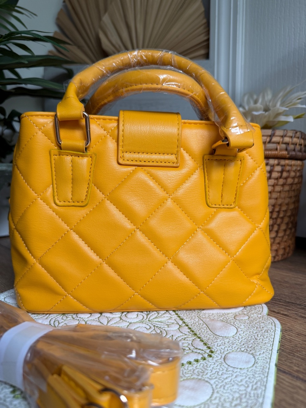 bebe Kellen Small VL Quilted Satchel Crossbody Bag in Sunflower Yellow – NWT - Picture 3 of 11